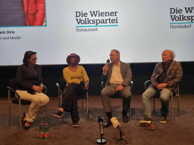 Diskussionsrunde mit Waris Dirie (2.v.l). | Foto: Kugler