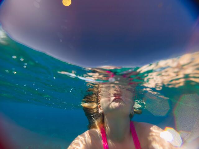 Kinderfriedensbild des Jahres 2022: Zoya Yeadon - Dreaming. | Foto: Zoya Yeadon / Global Peace Photo Award