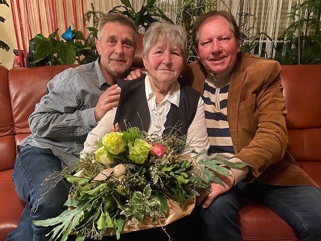 GV Josef Habeler, Jubilarin Elfriede Habeler, Bürgermeister Matthias Weghofer | Foto: Wiesen