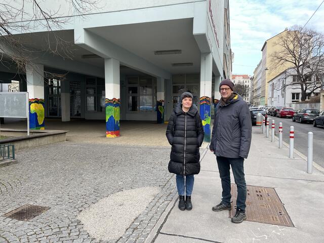 Die Eltern Markus Bernath und Lena Gugenberger sind unzufrieden.  | Foto: Tobias Schmitzberger