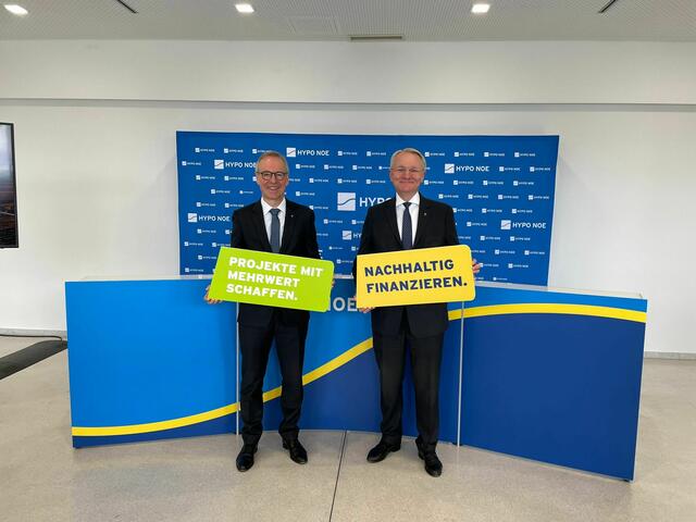 Wolfgang Viehauser und Udo Birkner bei der Präsentation des Geschäftsberichtes 2022. | Foto: Tanja Handlfinger