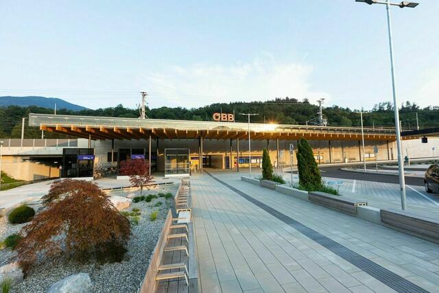 Zwischen dem 8. und 11. April kommt es zu einer Sperre zwischen Graz Hauptbahnhof und Frohnleiten. Alle, die auch über Peggau, Deutschfeistritz, Übelbach, Bruck, Leoben oder Mürzzuschlag müssen, sind davon betroffen. | Foto: OEBB/Chris Zenz