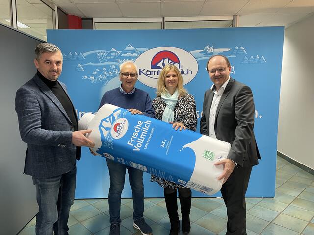 Miki Aleksic (Ella Coffee), Reinhard Rogl (29er), Anita Unterwalcher (Urlaub am Bauernhof) und Helmut Petschar (Kärntnermilch) | Foto: meinBezirk.at