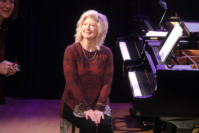 Dena DeRose spielte am Weltfrauentag im Europasaal  auch zwei Lieder.  | Foto: RegionalMedien Steiermark/Hofmüller