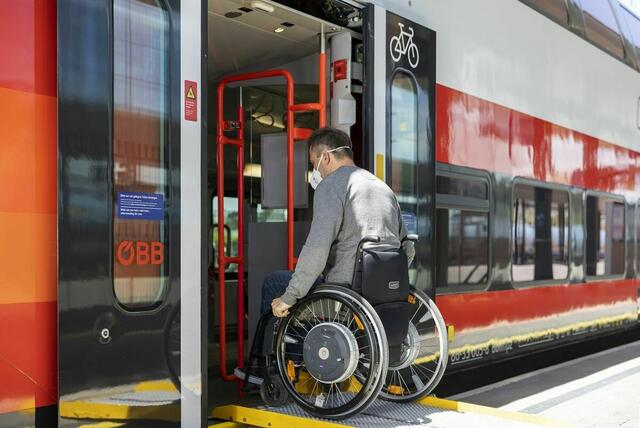 Weitersagen: Wer mobilitätseingeschränkt reist, soll sich vorab bitte beim Kundenservice der ÖBB melden. | Foto: ÖBB Eisenberger