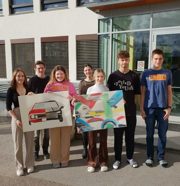 Elisabeth Nemeth vom Gymnasium der Diözese Eisenstadt mit SchülerInnen der 7c. | Foto: Autofrühling Eisenstadt