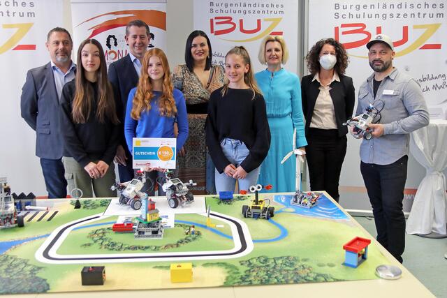 Für die Mädchen der Mittelschule Rechnitz gab es Platz 3 im Landesfinale vom "Roberta-Cup". | Foto: Landesmedienservice