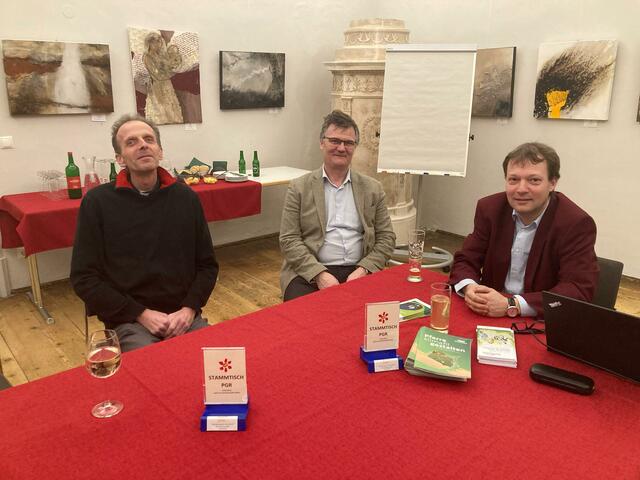 Pfarrer Norbert Orgelmeister, Vikariatssekretär Kurt Dörfler, Markus Gerhartinger, Umweltbeauftragter der Erzdiözese Wien | Foto: Pfarre Gaweinstal