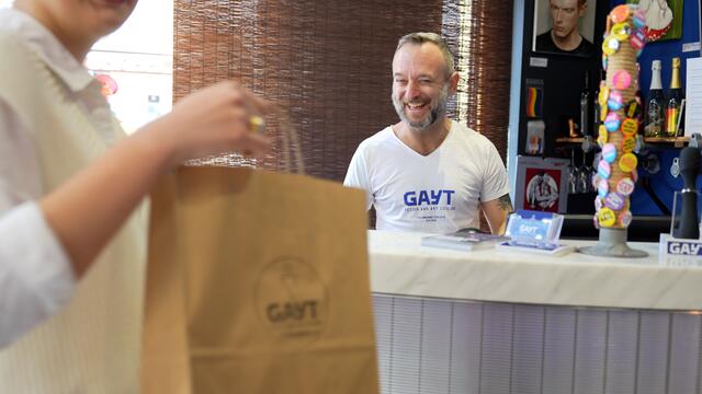 Auf eine ehrliche Beratung kann die Kundschaft hier vertrauen: "Wir beide lieben es wirklich, ein Ort zu sein, wo Menschen Fragen stellen können, die sie vielleicht sonst nirgends stellen können. Bei uns bekommen sie eine echte Antwort.", erklärt Staples. | Foto: Alexander Mach