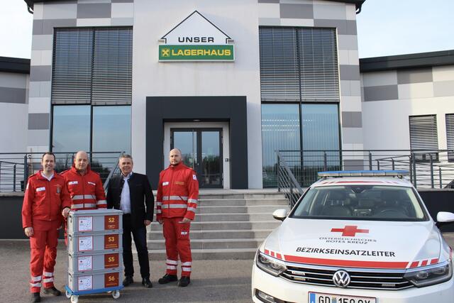 Bezirksrettungskommandant Reinhard Grubeck, Christoph Meisel S6 Bezirksrettungskommando, Geschäftsführer Lagerhaus Gmünd-Vitis Günter Zaiser, Matthias Wimmer S3 Bezirksrettungskommando (v.l.). | Foto: Rotes Kreuz Bezirksstelle Gmünd