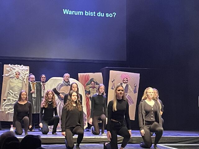 "This is me": Jeder Mensch ist einzigartig und darf das auch zeigen. Ein starkes Statement der 4AHLW für Diversität und Vielfalt. | Foto: sg