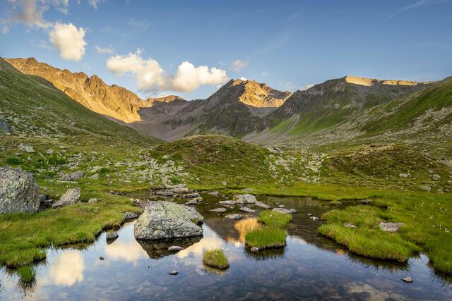 Das bisher unberührte Platzertal im Oberen Gericht: Die Antragsteller fordern die Tiroler Landesregierung dazu auf, diese bedeutende Moorlandschaft umgehend zu schützen.  | Foto: Sebastian Frölich
