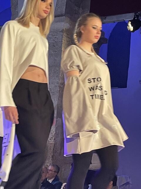 Hoodies mit Botschaften | Foto: sg