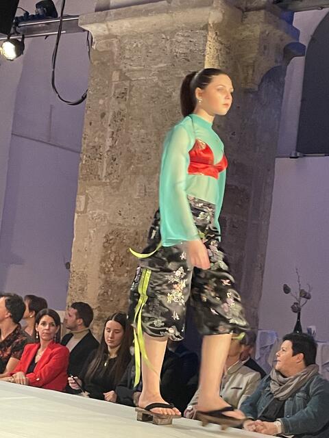 Lichter der Nacht: traditionelle japanische Elemente und Farbenvielfalt, aber dennoch Streetstyle | Foto: sg