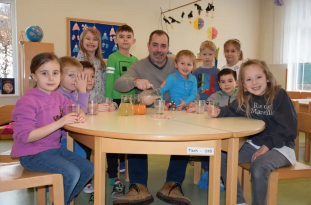 Regionalität stärken: Berg organisiert Schulmilch im Kindergarten neu