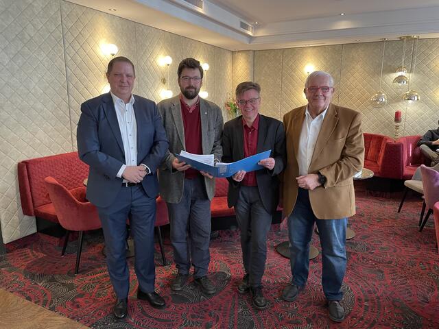 "S344 muss umgesetzt werden": Mario Burger, Harald Ludwig, Alois Birklbauer und Anton Heinzl. | Foto: Tanja Handlfinger