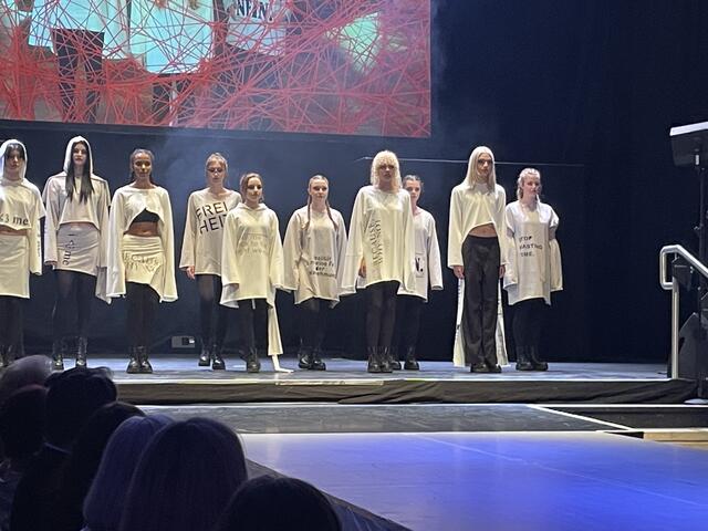 Hoodies mit Botschaften | Foto: sg