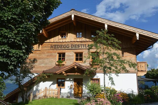 Für ihre Brände aus der Hedegg Destillerie in St. Johann bekamen die Hubers bereits zahlreiche Auszeichnungen. | Foto: Klaus Bauer/Hedegg Destillerie