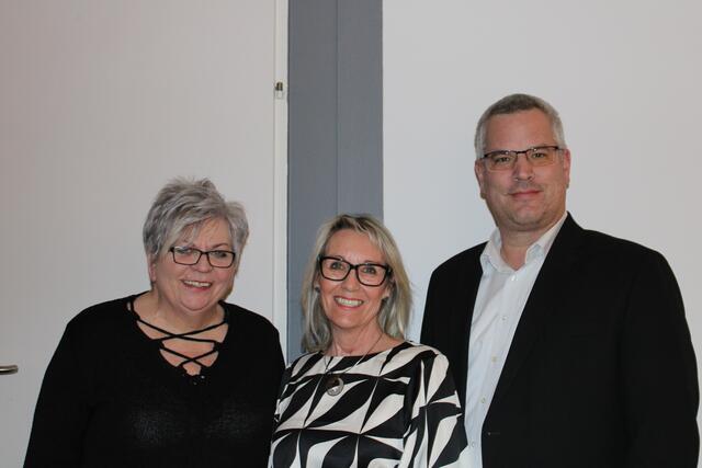 Die Gemeinderäte Eva Savera, Petra Ramoser und Erwin Lepuschitz konnten sich über ein volles Haus freuen