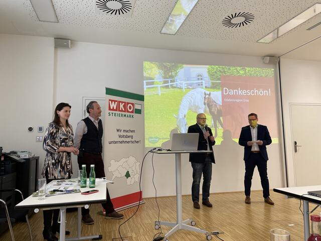 Irene Schmid und Heinz Kaltschmidt bei der Präsentation mit Peter Sükar (WKO) und Thomas Apfelthaler | Foto: Almer