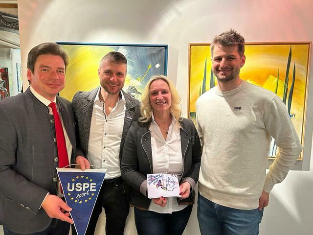 Hausherr, Bürgermeister Klaus Aitzetmüller mit Reinfried Herbst, Michaela Frech und Johannes Strolz (v.li.) beim VIP-Empfang im Alpineum.