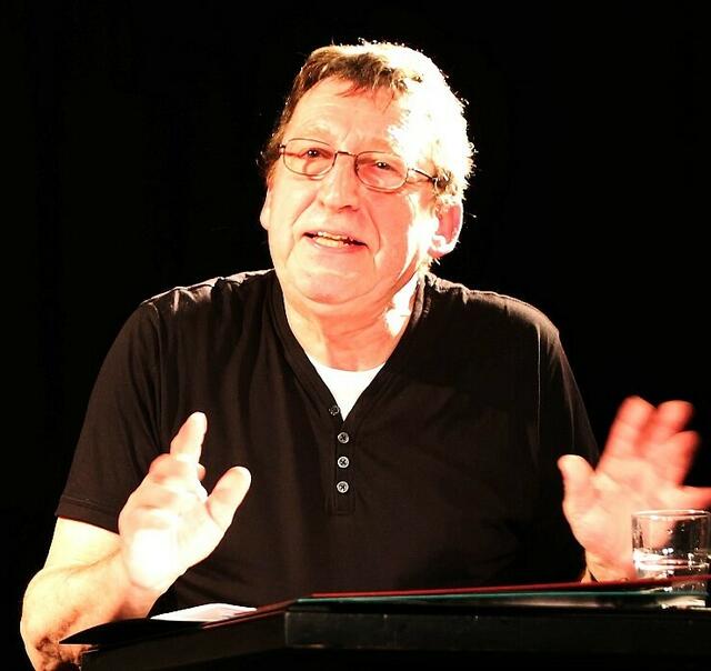 Gerhard Krenn, Mitglied des Kulturbeirates der Gemeinde, wird beim Literaturcafé sowohl neuen Lesestoff als auch liebgewordene Klassiker vorstellen.  | Foto: Artmann / servus-nachbar.at