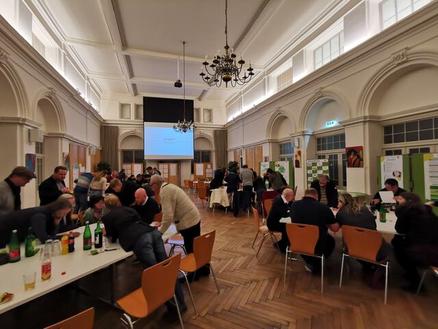 Der Abend, an dem die Ergebnisse präsentiert wurden, war gut besucht. In Arbeitsgruppen wird nun weitergearbeitet. | Foto:  Martin Greiner, Landentwicklung Steiermark