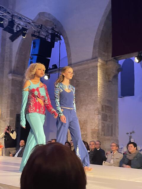 Unsere Zeit: Die Anzüge werden abgestreift und bunte Vielfalt kommt zum Vorschein. | Foto: sg