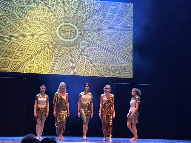 Die Kollektion "Musen": Fester Gips als Korsett und fließender Jersey. | Foto: sg