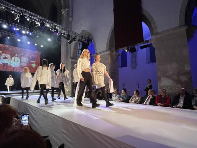 Hoodies mit Botschaften | Foto: sg