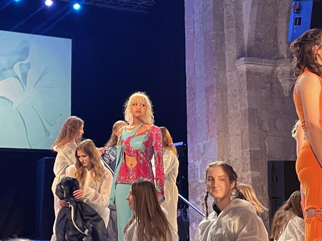 Unsere Zeit: Die Anzüge werden abgestreift und bunte Vielfalt kommt zum Vorschein. | Foto: sg