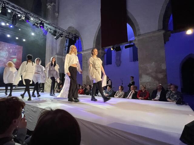 Hoodies mit Botschaften | Foto: sg