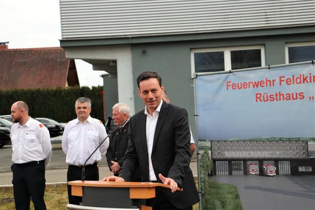 NAbg. Ernst Gödl, selbst Feuwerwehrmann bei der FF Zwaring-Pöls, dankte den Florianis für ihr freiwilliges Engagement.  | Foto: Edith Ertl