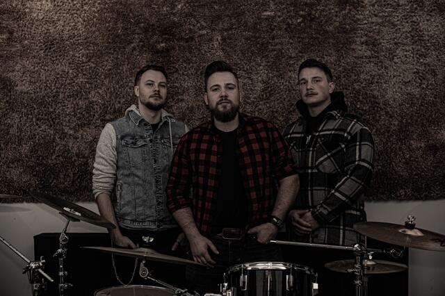 Die Rockband "Glen Ample", alias Gabe, Dany und March, startet 2023 wieder voll durch.  | Foto: privat