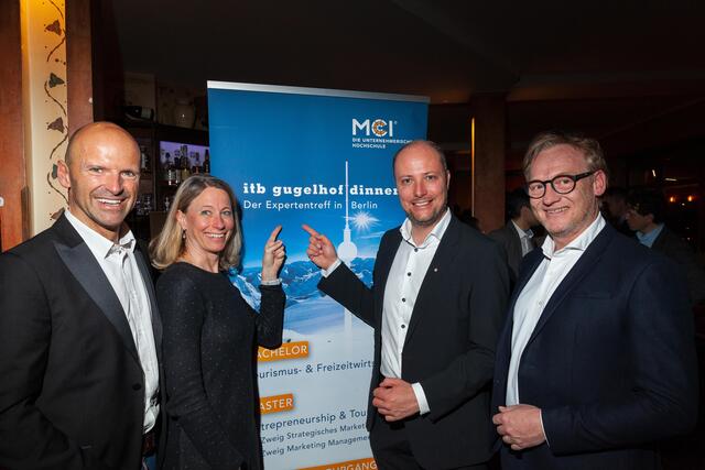 Hubert Siller und Ingrid Klausl (MCI Tourismus) mit Mathias Schattleitner und Andreas Keinprecht (Schladming-Dachstein) im Rahmen des ITB-Gugelhof-Dinners in Berlin. | Foto: Schladming-Dachstein