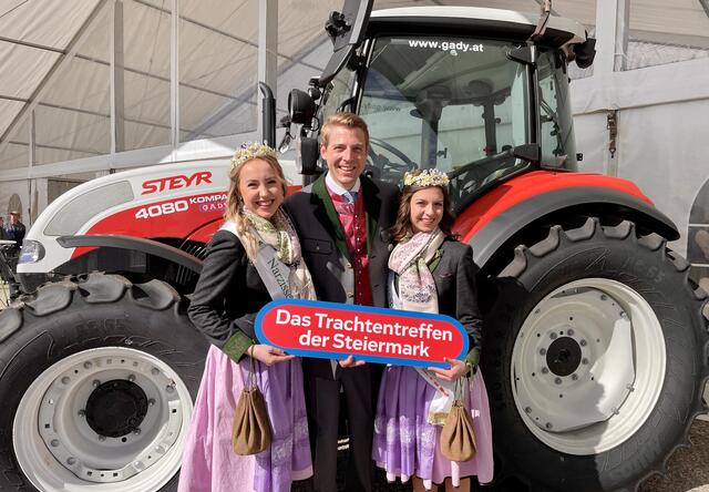 Philipp Gady als Hahn im Korb Narzissenhoheiten.  | Foto: Brigitte Gady