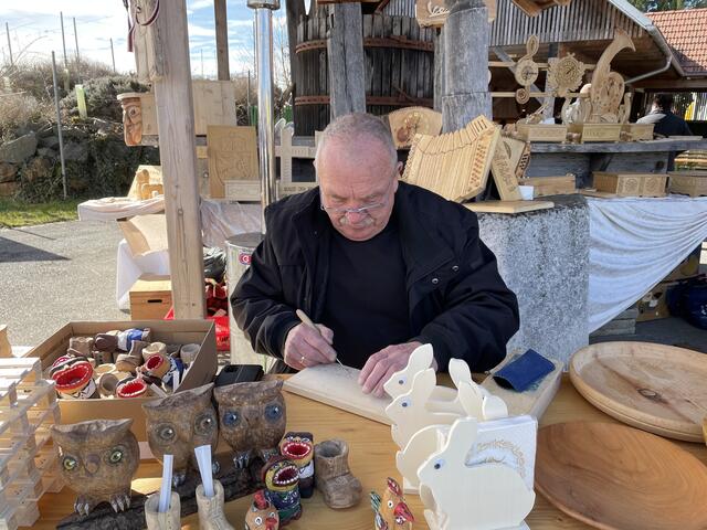 Kunsthandwerk steht hoch im Kurs beim Gady Markt.  | Foto: Brigitte Gady