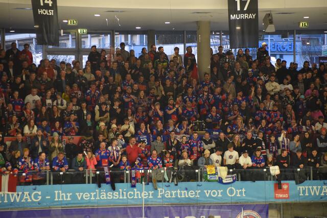 Die TWK Arena war wieder richtig voll.  | Foto: Michael Steger
