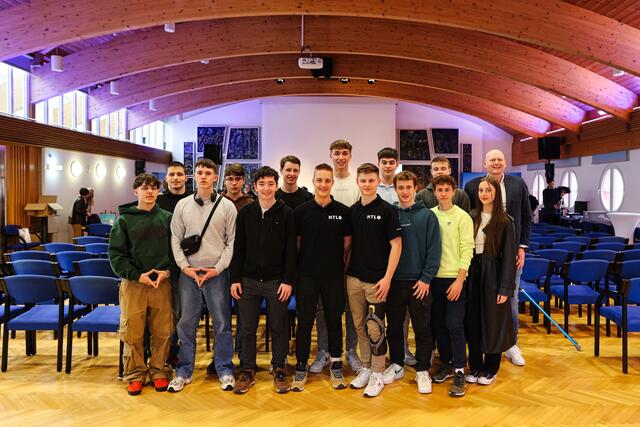 Die Schüler der HTL1 packten fleißig an.