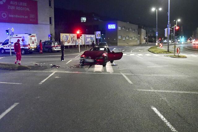 Die 20-jährige Lenkerin erlitt beim Unfall Verletzungen schweren Grades. | Foto: zeitungsfoto.at