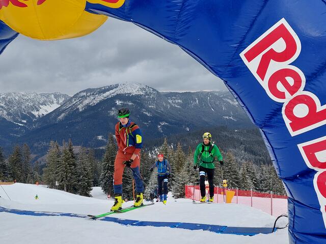 Am 11. März 2023 waren rund 450 Teilnehmer von 07.00 Uhr bis 17.00 Uhr bei der 2. MeinBezirk.at SkitourenCharity Dachstein West unterwegs, um Höhenmeter für den guten Zweck zu sammeln.