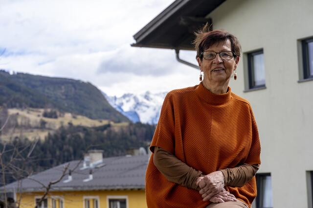 „Schauen wir, was noch kommt“: Nächste Woche wird Annemarie Regensburger ihren 75. Geburtstag begehen. Eine Altersmilde hätte sich schon eingestellt, sagt die Grande Dame der Dialektlyrik. Bequem wird sie aber gewiss nie sein. | Foto: Matt