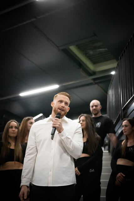 Inhaber Roman Schweiger bei seiner Eröffnungsrede.
