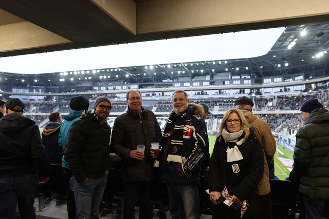 Trotz der Niederlage wussten die LASK-Fans: Wir sind die Nummer eins in Linz und Oberösterreich. | Foto: Reischl