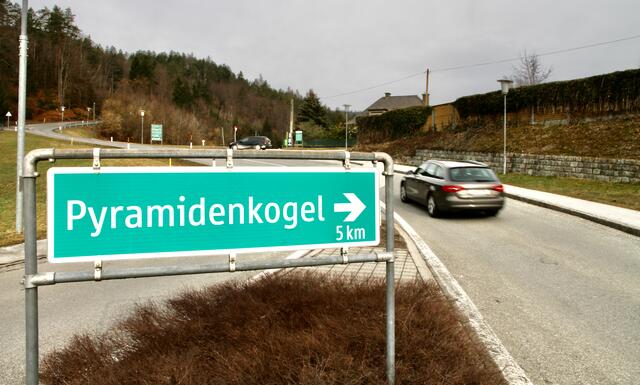 Hier geht's zum Tuning-Treffen: Rund 200 Autos werden am 13. Mai 2023 am Parkplatz des Pyramidenkogels gezeigt – vorausgesetzt die Behörde sperrt die Straße nicht wieder. | Foto: MeinBezirk.at