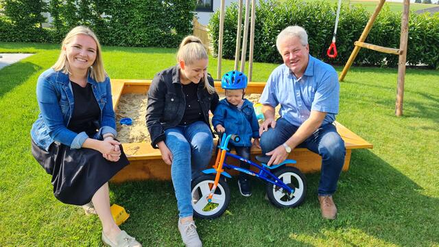 OÖVP Bezirksparteiobmann Karl Grabmayr, Sarah und Julian Mayr und LAbg. Astrid Zehetmair. | Foto: OÖVP Bezirk Eferding