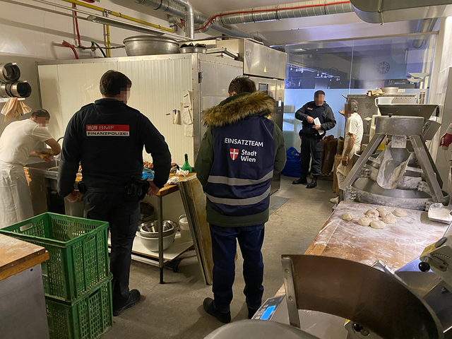 Einsatzteam Stadt Wien und Finanzpolizei kontrollierten die Bäckereien. | Foto: Einsatzteam Stadt Wien