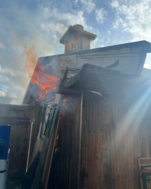 Zu dem Brand einer Gartenhütte wurde die Freiwillige Feuerwehr Mettmach am Samstag, 11. März, um 15.17 Uhr alarmiert. | Foto: Freiwillige Feuerwehr Mettmach