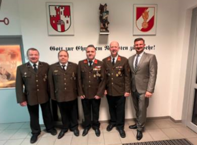 v.l.n.r.: Andreas Hehenberger, Mario Steindl, Jürgen Hubner, Johannes Edtmayr, Bürgermeister Christian Penn | Foto: FF Eferding/Häuserer
