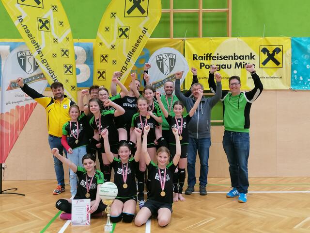 Die Mädels der U12 krönten sich letztes Wochenende zum Staatsmeister. | Foto: Union Raiffeisen St. Veit Faustball